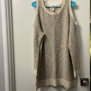 Cold shoulders tunic